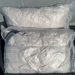 NEW Classic Pillow Queen Firm Hilton Garden Inn by Hilton Hotels Set of 2